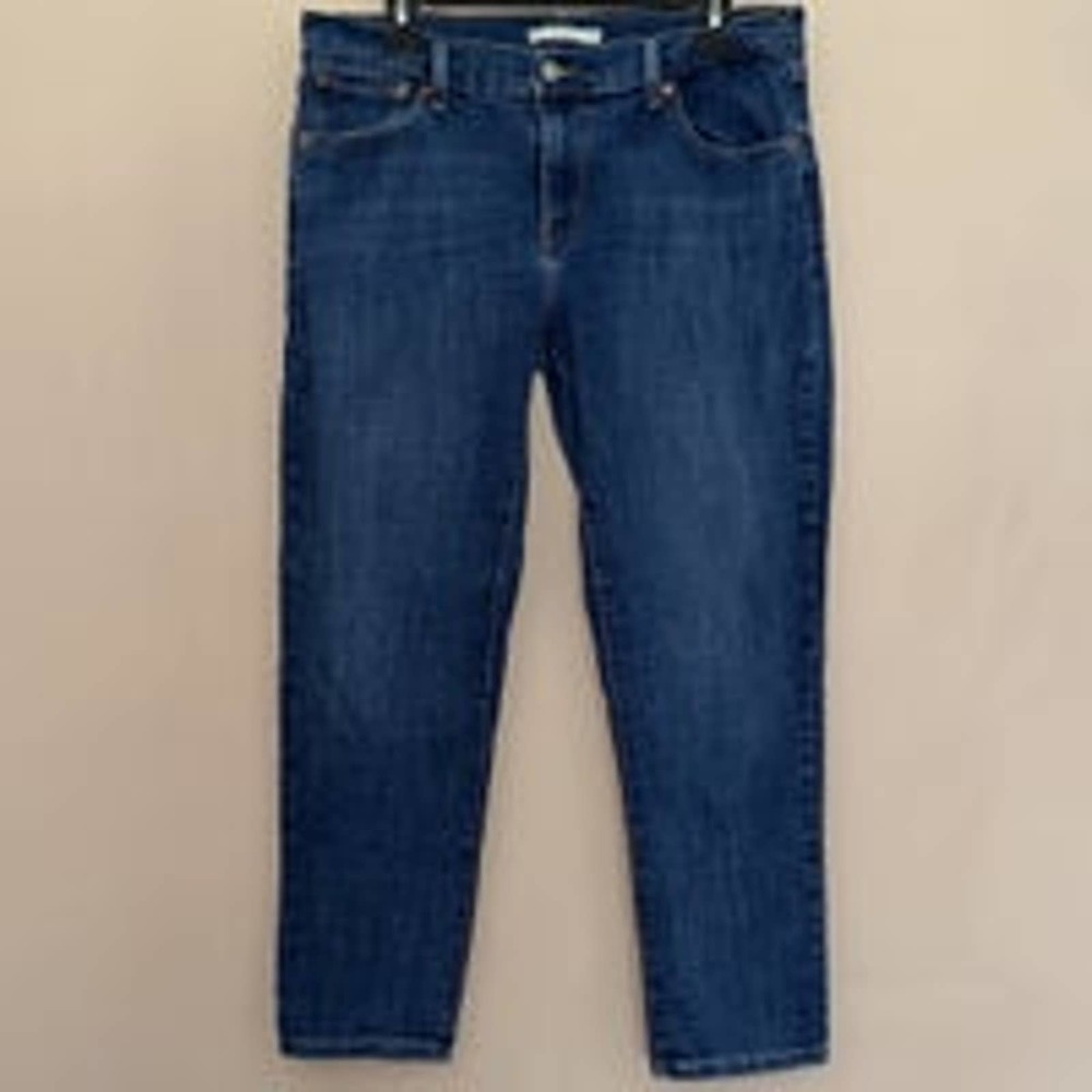 Levi Strauss Women’s Mid Rise Boyfriend Denim Medium Wash Jeans‎ Size 31 - Picture 3 of 12